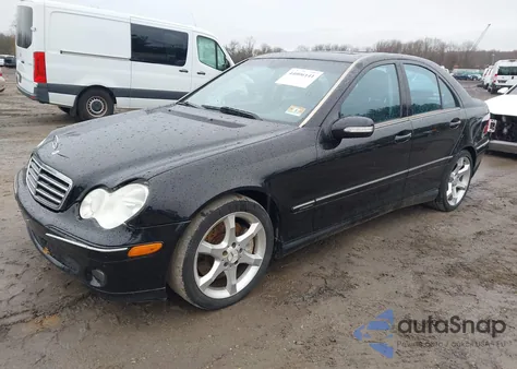 2007 Mercedes-Benz C 230 Sport z USA, uszkodzony, nr VIN WDBRF52H37E026822